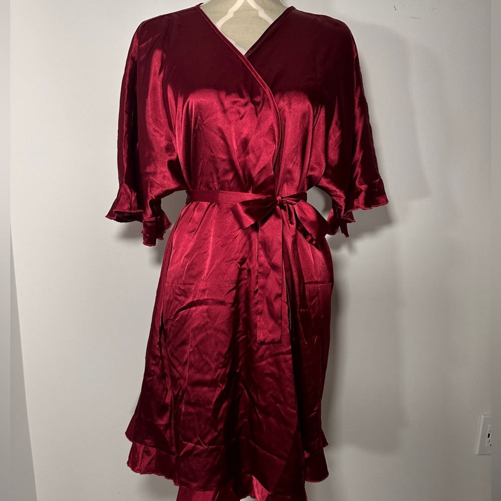 Red ruffle robe - Picture 4 of 10